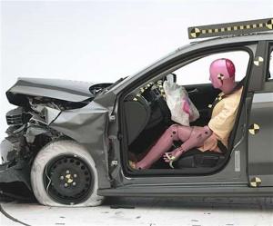 Удар Volkswagen Jetta о 40-процентный барьер