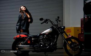 Жасмин и Harley-Davidson Wide Glide