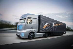 В Mercedes-Benz показали грузовик с автопилотом
