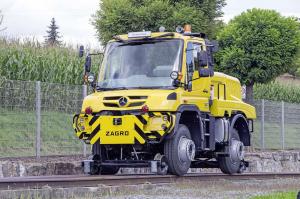 2014 Mercedes-Benz Unimog U423 Road-Raile
