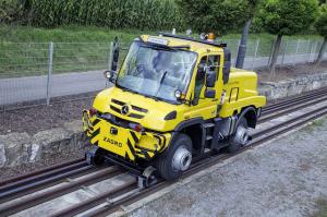 2014 Mercedes-Benz Unimog U423 Road-Raile
