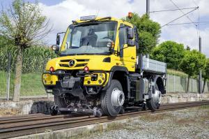 2014 Mercedes-Benz Unimog U423 Road-Raile