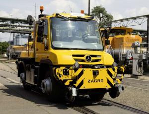 2014 Mercedes-Benz Unimog U423 Road-Raile