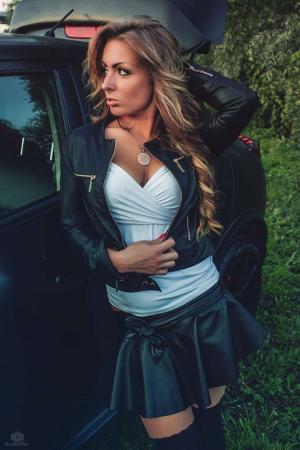 Раскрасавица и Nissan Juke