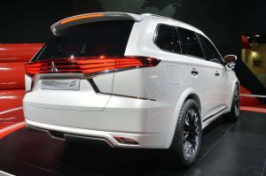 2014 Mitsubishi Outlander PHEV Concept-S Live From Paris 2014