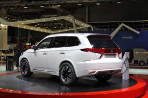 2014 Mitsubishi Outlander PHEV Concept-S Live From Paris 2014