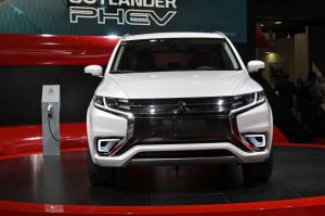 2014 Mitsubishi Outlander PHEV Concept-S Live From Paris 2014