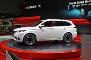 2014 Mitsubishi Outlander PHEV Concept-S Live From Paris 2014