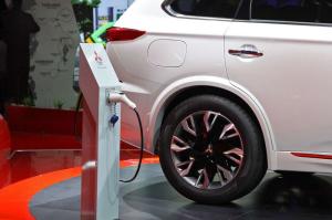 2014 Mitsubishi Outlander PHEV Concept-S Live From Paris 2014