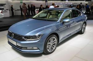 2014 Volkswagen Passat GTE Live From Paris 2014
