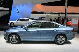 2014 Volkswagen Passat GTE Live From Paris 2014