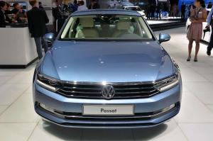 2014 Volkswagen Passat GTE Live From Paris 2014