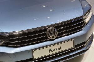 2014 Volkswagen Passat GTE Live From Paris 2014