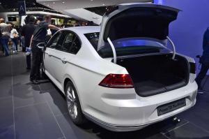 2014 Volkswagen Passat GTE Live From Paris 2014