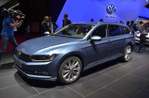 2014 Volkswagen Passat GTE Live From Paris 2014