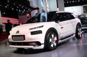 Citroen привез в Париж концепт пневмогибридного кроссовера С4 Cactus Airflow