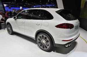 2014 Porsche Cayenne S E-Hybrid Live From Paris 2014
