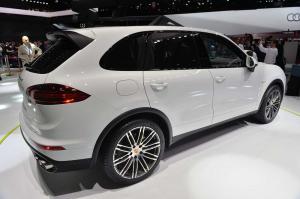 2014 Porsche Cayenne S E-Hybrid Live From Paris 2014