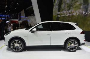 2014 Porsche Cayenne S E-Hybrid Live From Paris 2014