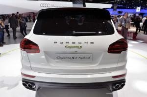 2014 Porsche Cayenne S E-Hybrid Live From Paris 2014