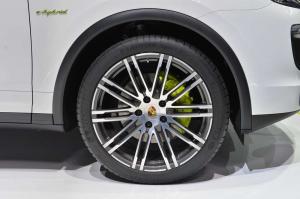 2014 Porsche Cayenne S E-Hybrid Live From Paris 2014