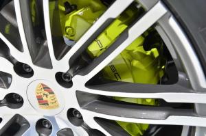 2014 Porsche Cayenne S E-Hybrid Live From Paris 2014