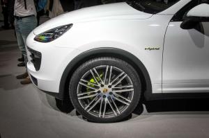2014 Porsche Cayenne S E-Hybrid Live From Paris 2014