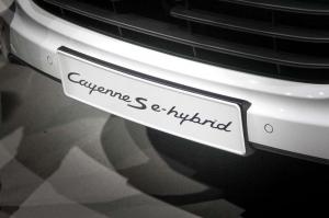 2014 Porsche Cayenne S E-Hybrid Live From Paris 2014