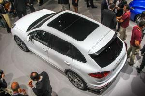 2014 Porsche Cayenne S E-Hybrid Live From Paris 2014