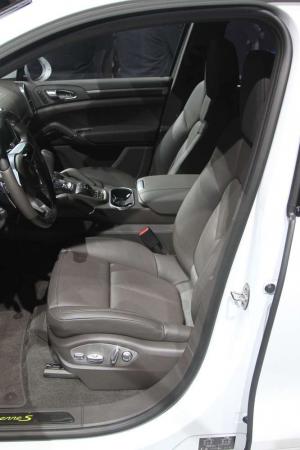 2014 Porsche Cayenne S E-Hybrid Live From Paris 2014
