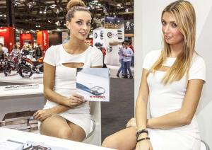 Девушки на мотошоу EICMA 2013