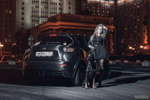 Милая девушка и ее верный конь Nissan Juke