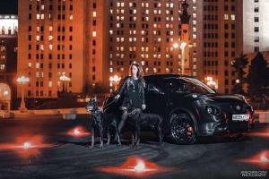 Милая девушка и ее верный конь Nissan Juke