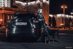 Милая девушка и ее верный конь Nissan Juke