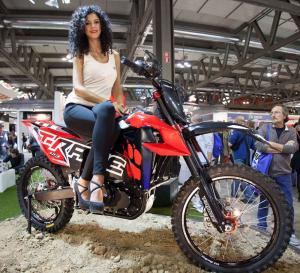 Девушки на мотошоу EICMA 2013