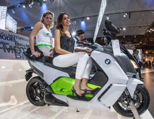 Девушки на мотошоу EICMA 2013