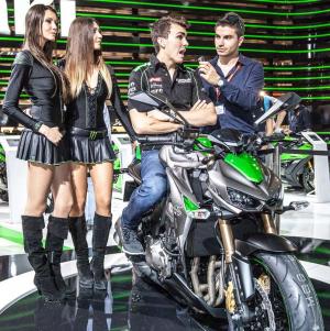 Девушки на мотошоу EICMA 2013