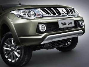 2015 Mitsubishi Triton Double Cab TH)