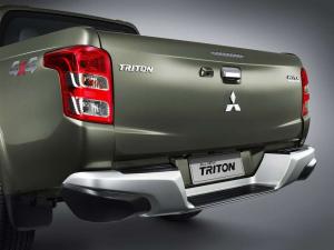 2015 Mitsubishi Triton Double Cab TH)
