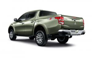 2015 Mitsubishi Triton Double Cab TH)
