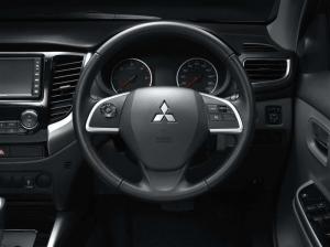 2015 Mitsubishi Triton Double Cab TH)