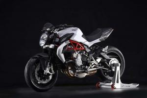 Нейкед MV Agusta Brutale 800 2015
