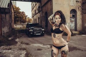 Роковая красотка и Infiniti