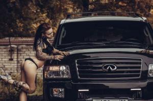 Роковая красотка и Infiniti