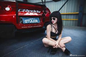 Nissan GT-R с загадочной китайской девушкой
