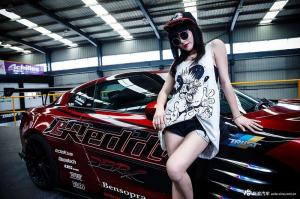 Nissan GT-R с загадочной китайской девушкой