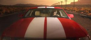 Разъяренный Mustang и пленная брюнетка