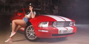 Разъяренный Mustang и пленная брюнетка