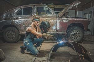 В мастерской...