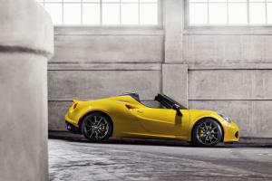 2015 Alfa Romeo 4C Spider US)